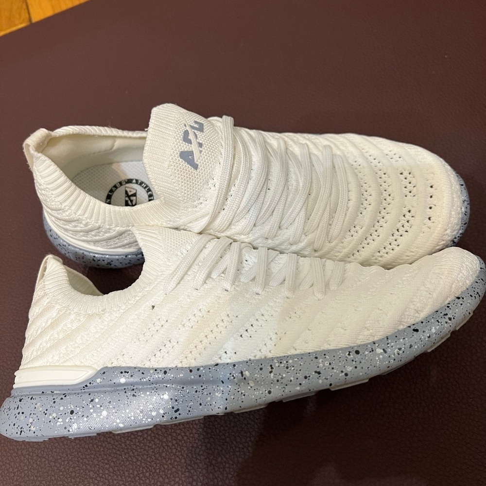 APL Women’s TechLoom Wave, size 6.5